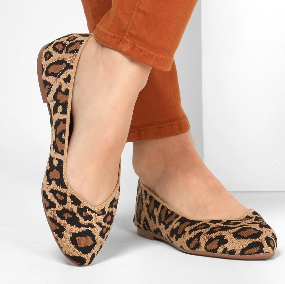 Skechers Cleo Wide Fit Clawsome Slip On